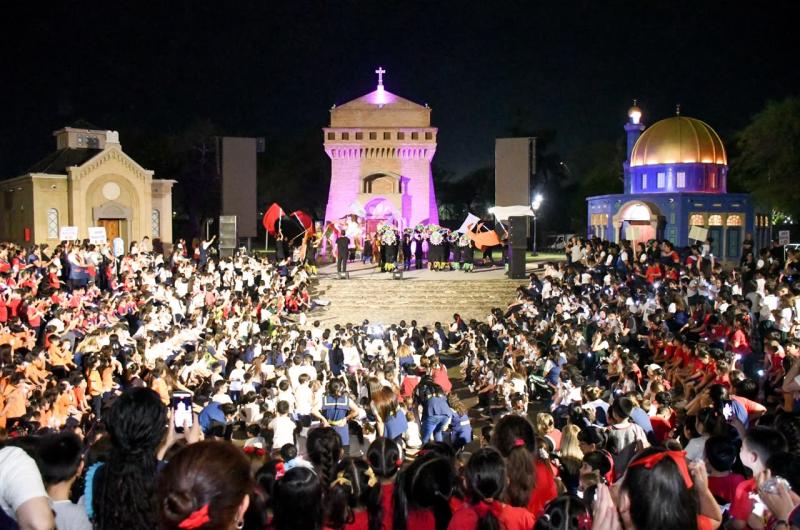 Fuentes saludoacute a los alumnos de los 27 jardines municipales que participaron del Campamento de Egresados