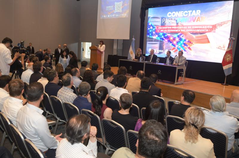 Eliacuteas Suaacuterez- El compromiso es generar raacutepidamente trabajo y actividad econoacutemica