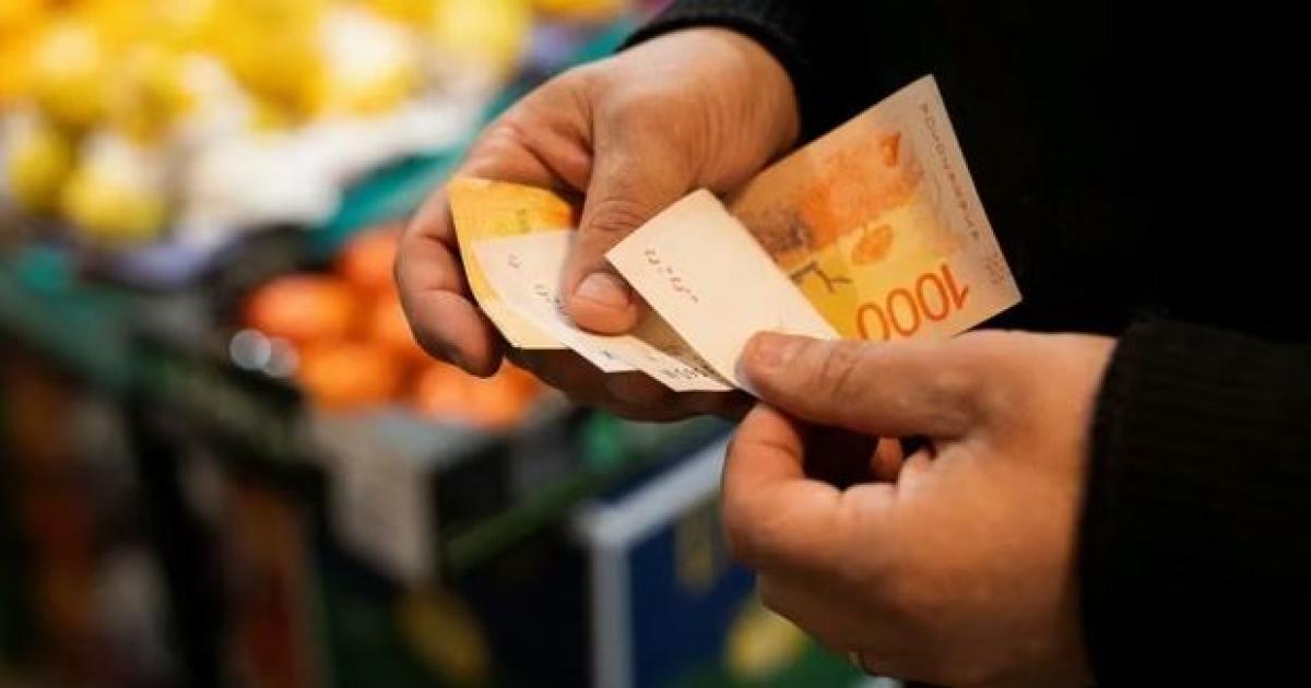 El consumo masivo volvioacute a retroceder en septiembre y acumula una contraccioacuten de casi el 3-en-porciento- en lo que va de 2026