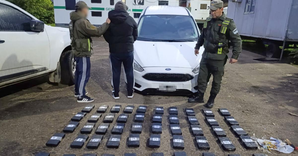 Golpe al narcotraacutefico en el NOA- secuestran maacutes de 53 kilos de cocaiacutena ocultos en un auto hay dos detenidos y muacuteltiples allanamientos