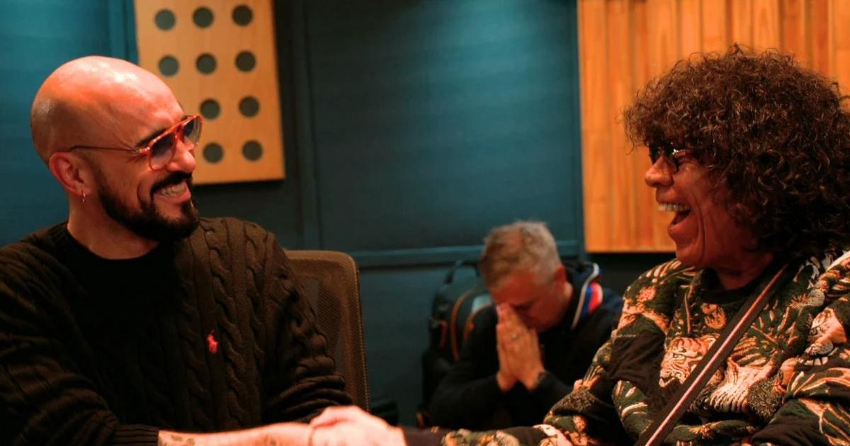 Dos potencias una cancioacuten- La Mona y Abel Pintos en Aire