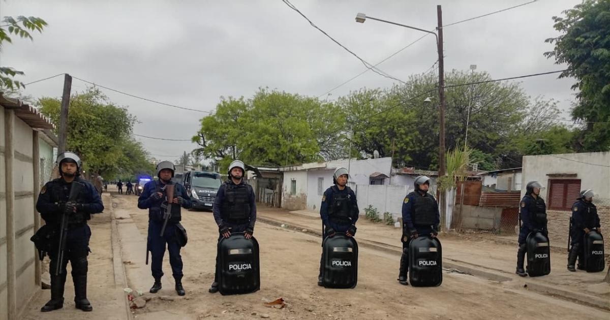 La Banda- megaoperativo desarticula bandas antagoacutenicas hay 12 detenidos y secuestran armas