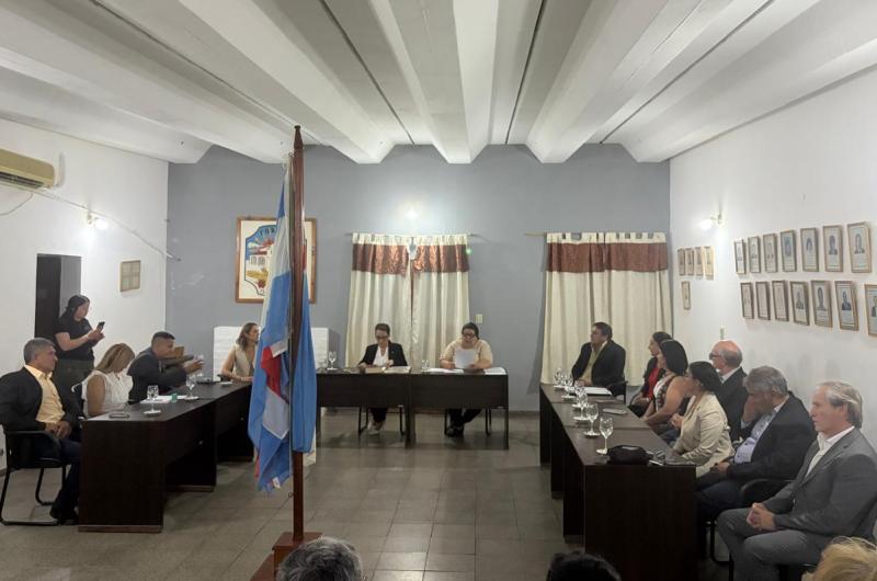 Comenzoacute la nueva etapa institucional en los municipios- juraron los ediles de Forres