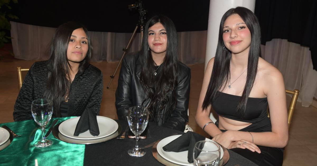 NOCHE MAacuteGICA PARA BRIANA ORELLANA PAZ EN SUS QUINCE