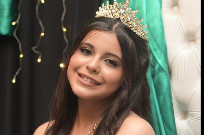 NOCHE MAacuteGICA PARA BRIANA ORELLANA PAZ EN SUS QUINCE