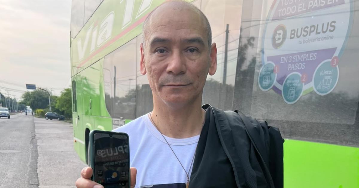 Un colectivo que iba a Tucumaacuten fue desviado en La Banda por el celular perdido de un sacerdote