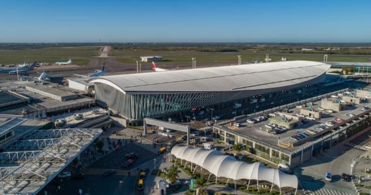 Ezeiza operaraacute con una sola pista durante 18 diacuteas- queacute aeroliacuteneas suspenden vuelos y coacutemo afectaraacute a los pasajeros