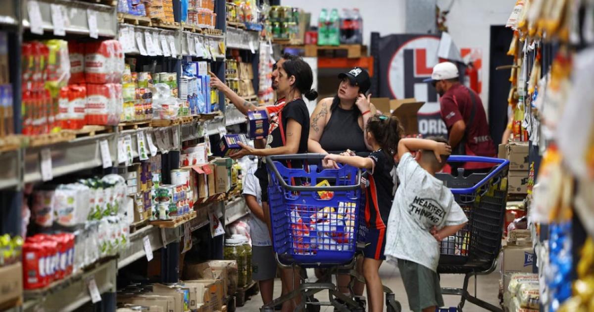 La ventana para bajar la inflación este año ya se cerró intervenir precios sería contraproducente afirmó Gabriel Caamaño