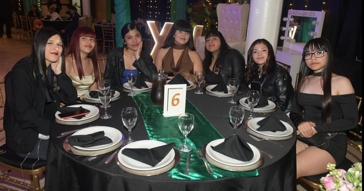NOCHE MAacuteGICA PARA BRIANA ORELLANA PAZ EN SUS QUINCE