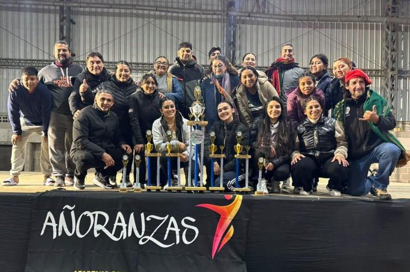 La academia municipal Antildeoranza brilloacute en un festival en Tucumaacuten