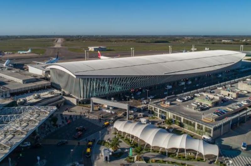 Ezeiza operaraacute con una sola pista durante 18 diacuteas- queacute aeroliacuteneas suspenden vuelos y coacutemo afectaraacute a los pasajeros