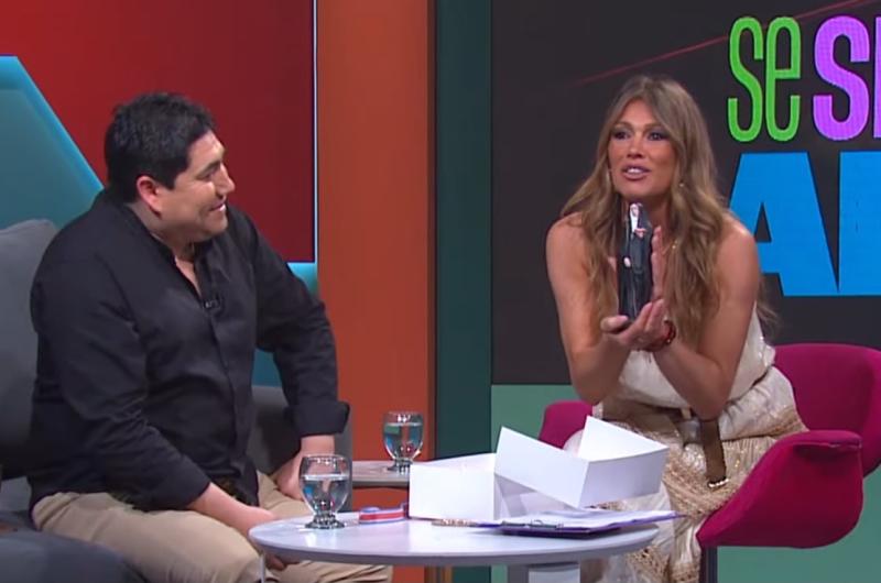 Marcelo Toledo emocionó a Coki Ramírez al regalarle una imagen de la santa santiagueña Mama Antula
