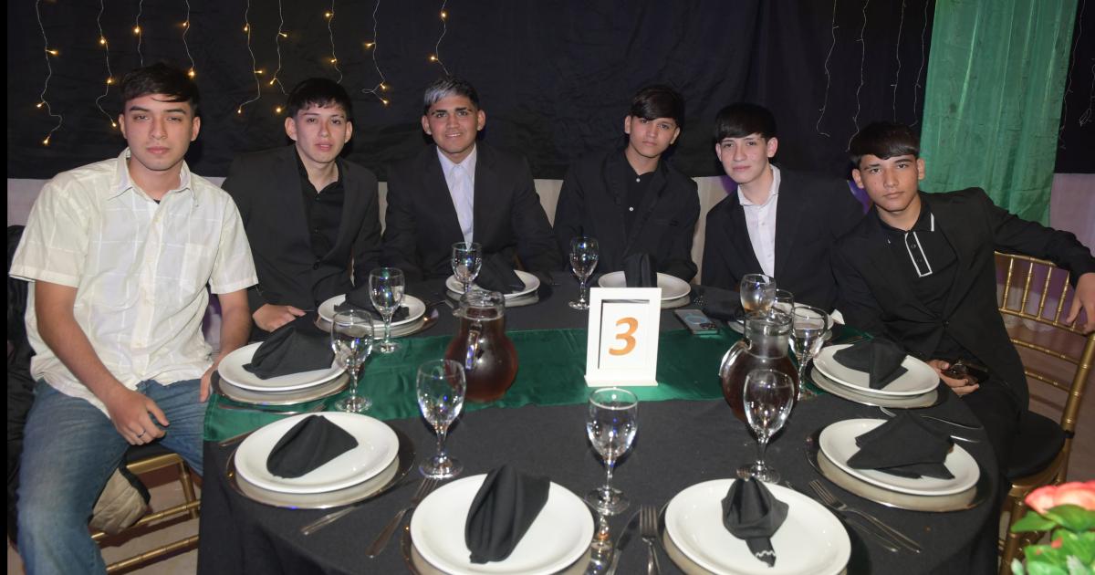 NOCHE MAacuteGICA PARA BRIANA ORELLANA PAZ EN SUS QUINCE