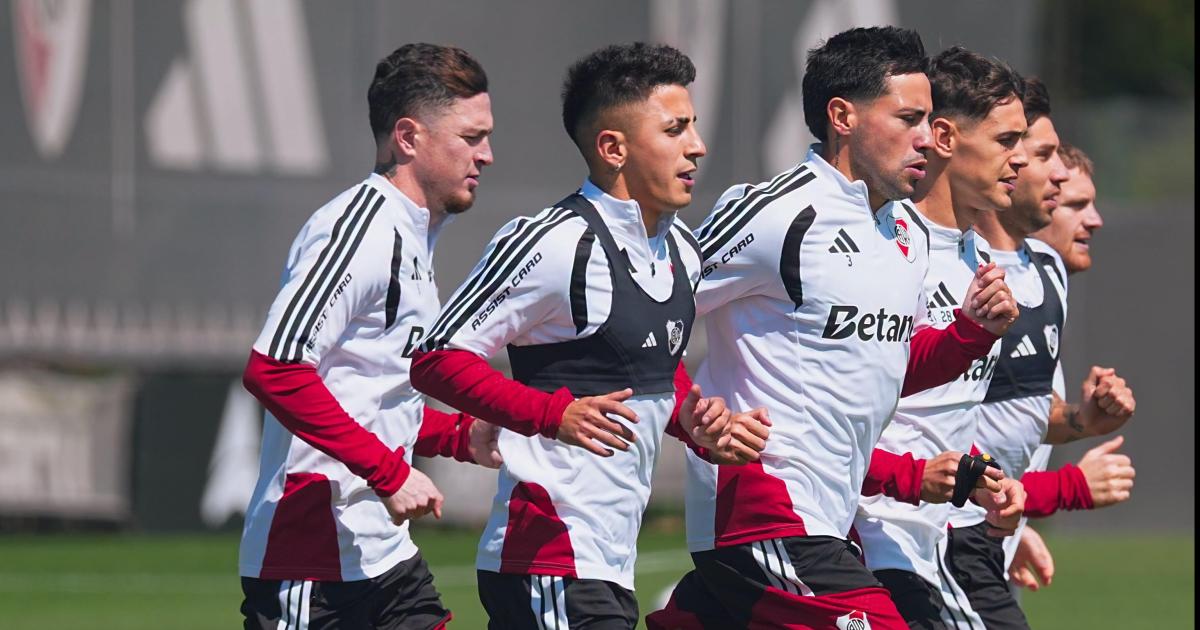 Un River embalado recibe a un Racing que afronta un presente complicado