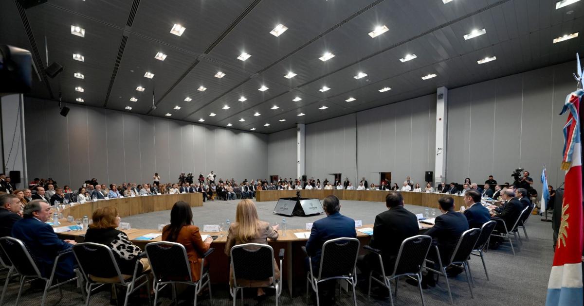 Convocado por el gobernador Eliacuteas Suaacuterez el Consejo Econoacutemico y Social delinearaacute los objetivos para el 2027