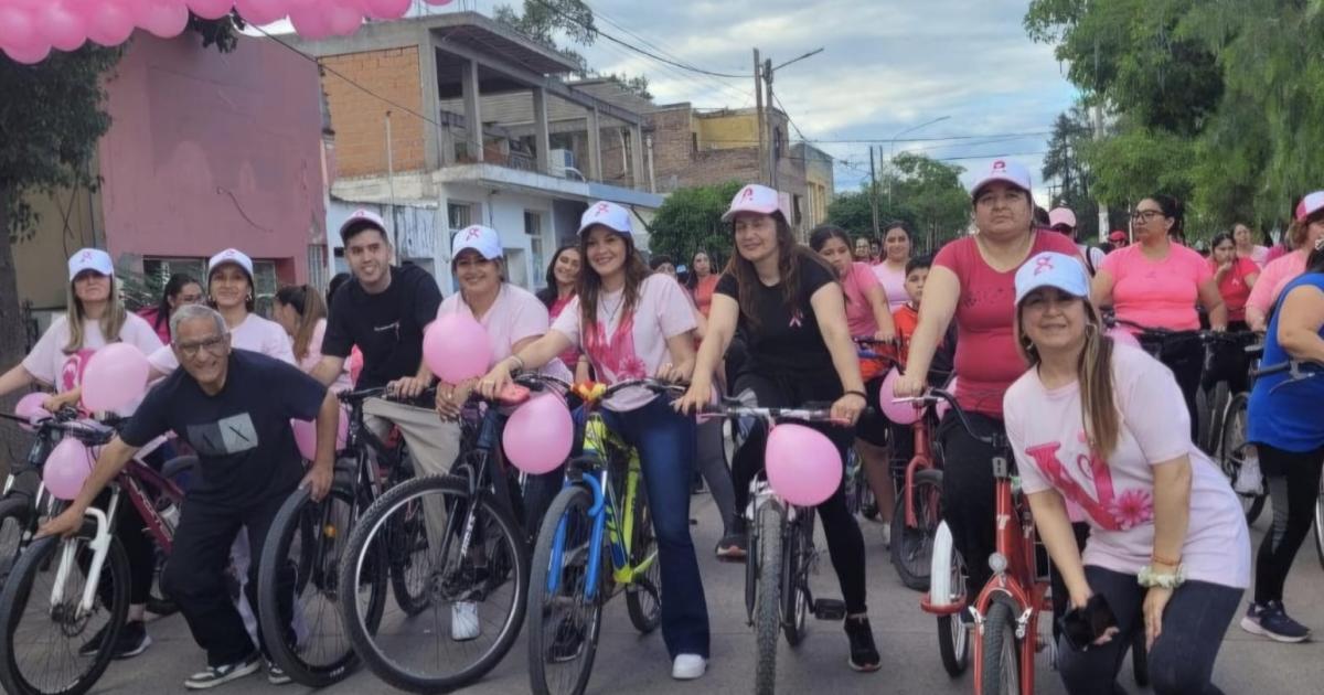 Loreto- una multitud participó de una bicicleteada por la prevención del cÃncer de mama