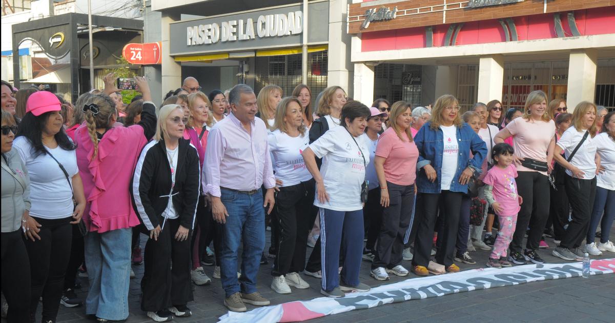 Norma Fuentes participó de la caminata por la prevención del cÃncer de mama