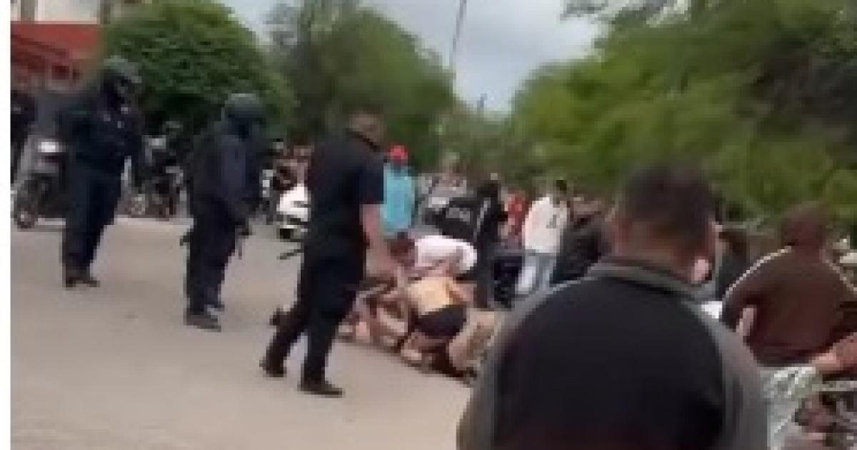 Una vez maacutes mujeres se enfrentaron a golpes a la salida de un boliche