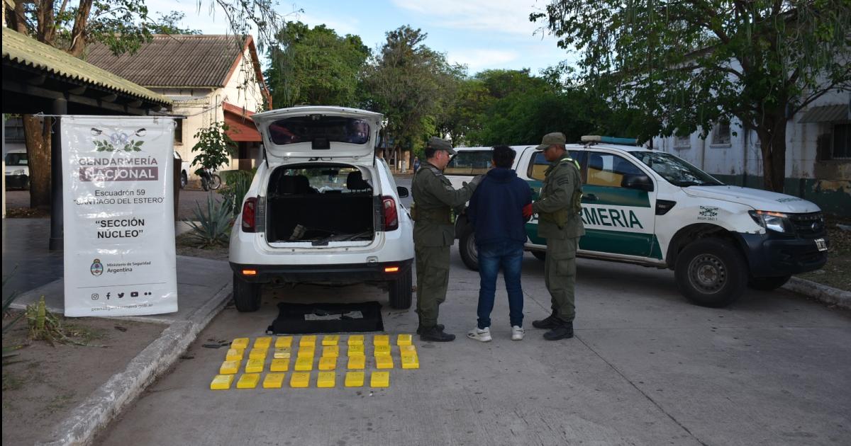 Interceptan paquetes con cocaiacutena valuada en maacutes de 770000000 que veniacutean de Salta a La Banda
