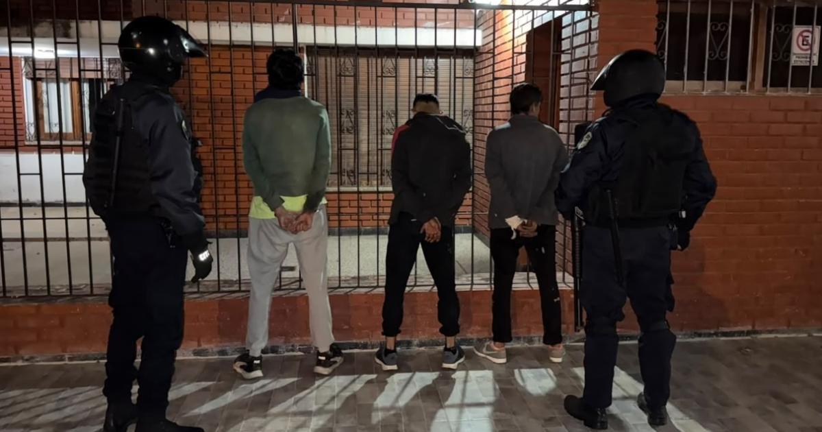 Los sospechosos fueron alojados en la sede de la Comisaría Comunitaria 15 (Foto El Liberal)
