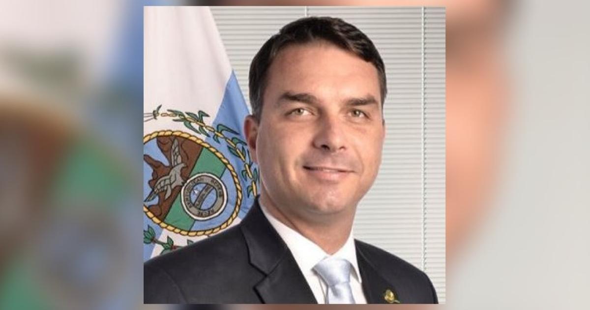 Prohiacuteben salir de Brasil a Flaacutevio Bolsonaro y le ordenan entregar su pasaporte tras perder el balotaje presidencial