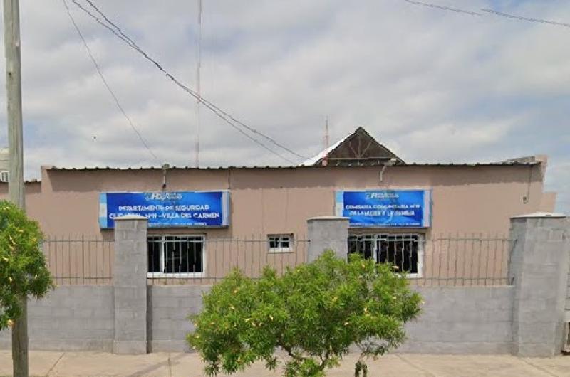 Acompantildeada por sus hijas una mujer llegoacute a la casa de su vecina y causoacute graves incidentes