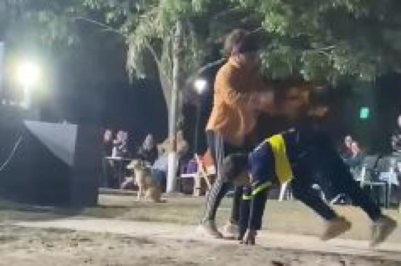 VIDEO Furor en el interior santiaguentildeo- madres tiraron los pasos prohibidos en un concurso de baile