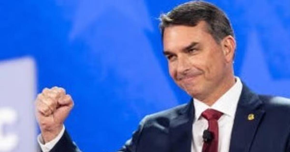 Migraciones descartoacute el ingreso de Flaacutevio Bolsonaro al paiacutes tras inspeccionar un avioacuten privado en Puerto Iguazuacute