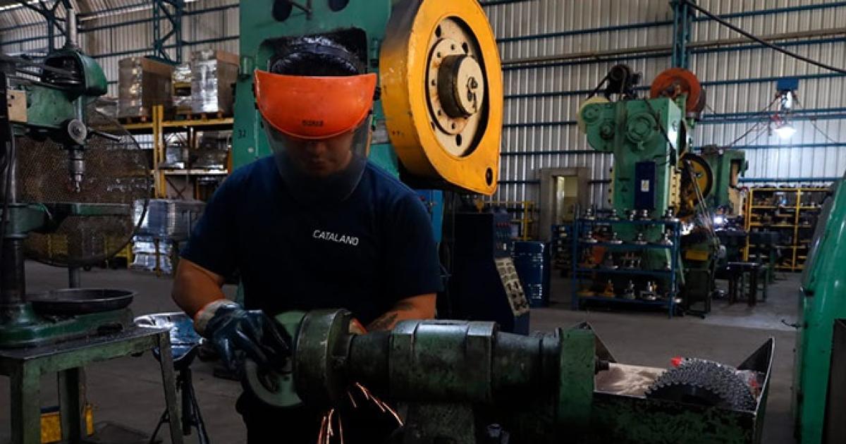 La industria volvioacute a caer en septiembre y acumula nueve meses con un balance negativo