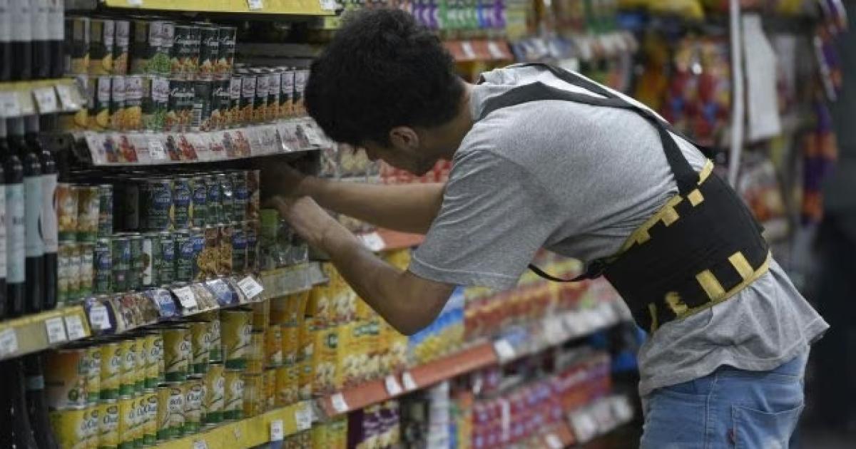 Se definioacute el aumento para empleados de comercio y el pago de un bono