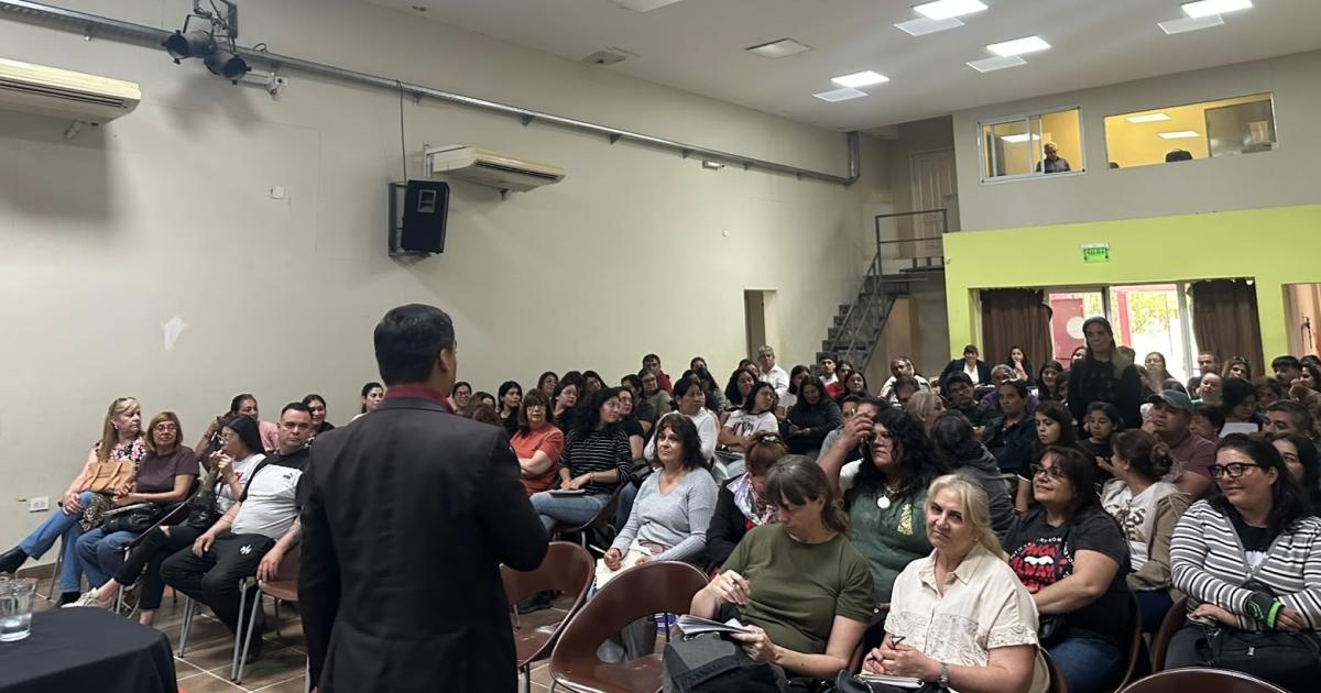 Maacutes de 100 emprendedores participaron del lanzamiento del Ciclo de Capacitacioacuten de la Municipalidad