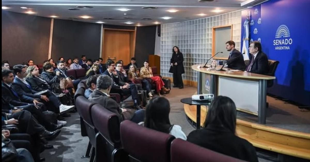 Gerardo Zamora recibioacute a funcionarios de distintas provincias y habloacute sobre el federalismo