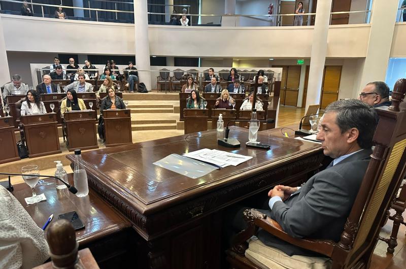 Santiago del Estero- aprobaron las renuncias de cuatro diputados que asumiraacuten cargos municipales