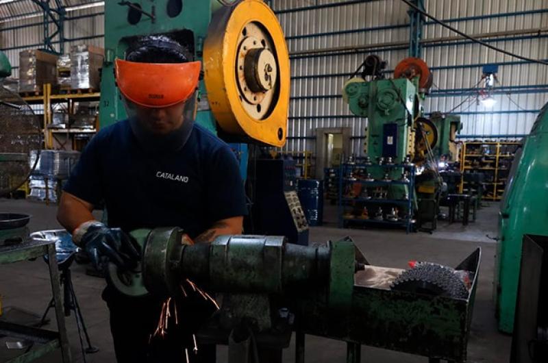 La industria volvioacute a caer en septiembre y acumula nueve meses con un balance negativo