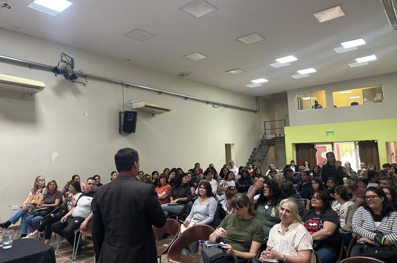 Maacutes de 100 emprendedores participaron del lanzamiento del Ciclo de Capacitacioacuten de la Municipalidad 