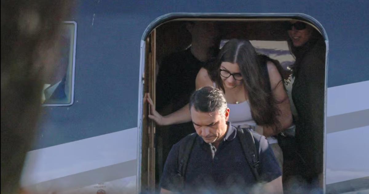Fl�vio Bolsonaro aterrizó en Miami en un vuelo privado tras cruzar por Puerto Iguaz� (Foto TN)