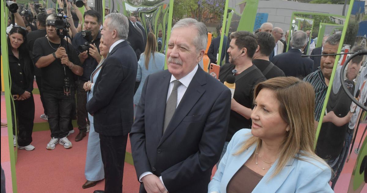 Elías Su�rez junto a la intendenta Ing Norma Fuentes