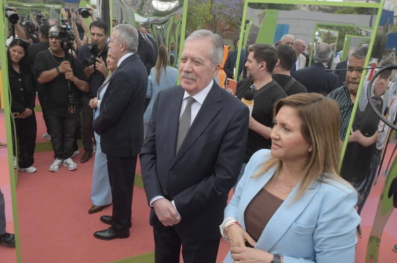 Elías Su�rez junto a la intendenta Ing Norma Fuentes