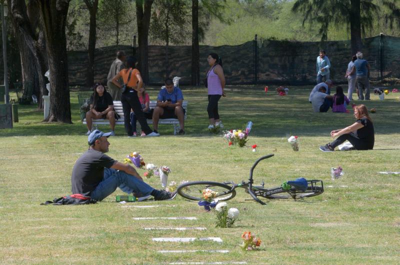 Santiago del Estero tendraacute asueto administrativo el 2 de noviembre por el Diacutea de los Fieles Difuntos