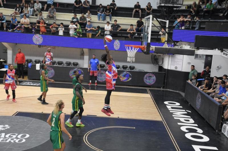 Los Harlem Globetrotters brindaron un show increiacuteble en el Vicente Rosales