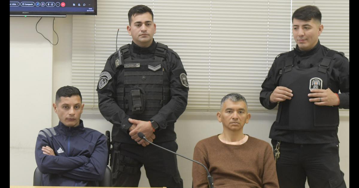 Mercado y Tala fueron conducidos ayer por una fuerte custodia desde Colonia Pinto (Foto El Liberal)