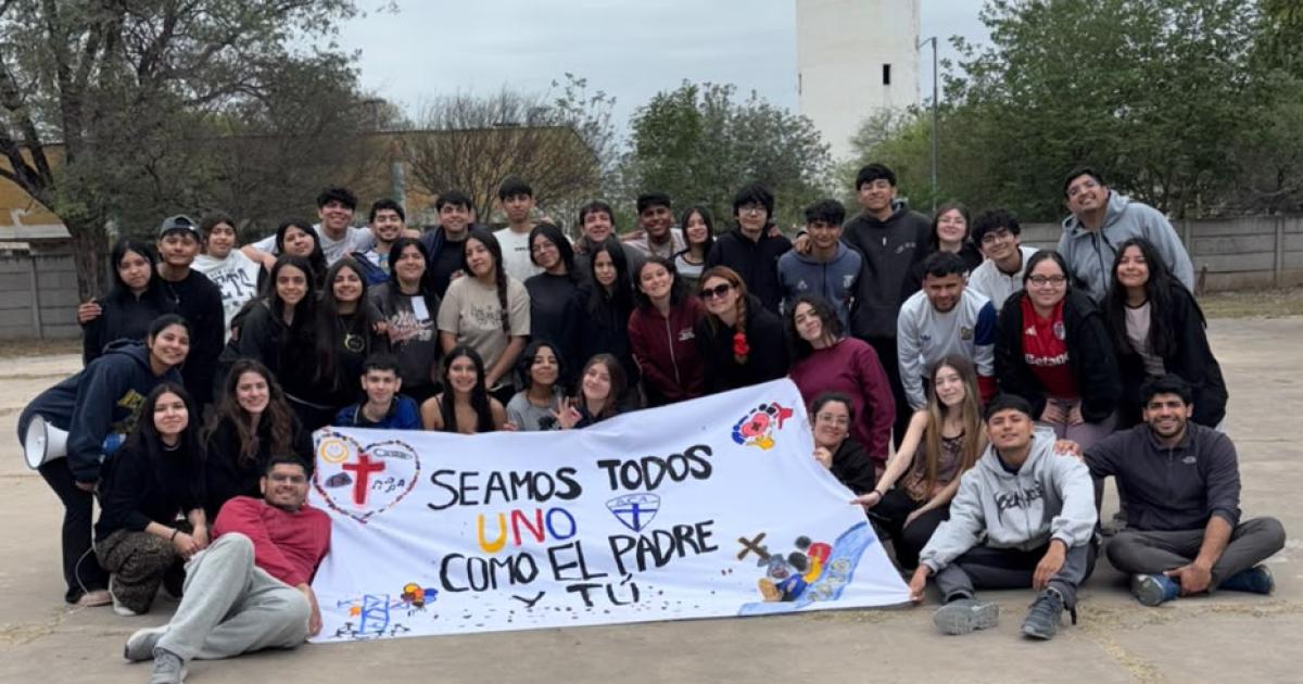 De Santiago a Coacuterdoba unos 60 joacutevenes van al encuentro del papa Leoacuten XIV- Queremos volver con el corazoacuten renovado
