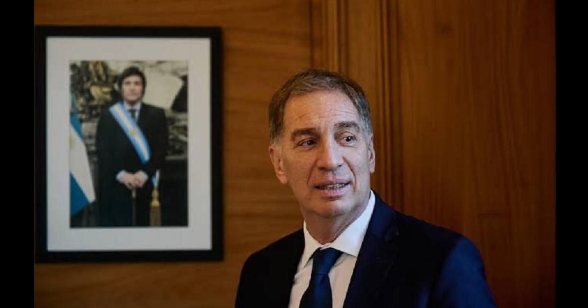 Santilli remarcó que el hijo del exmandatario Jair Bolsonaro completó los trÃmites habituales y se ajustó a los protocolos vigentes (Foto Google)