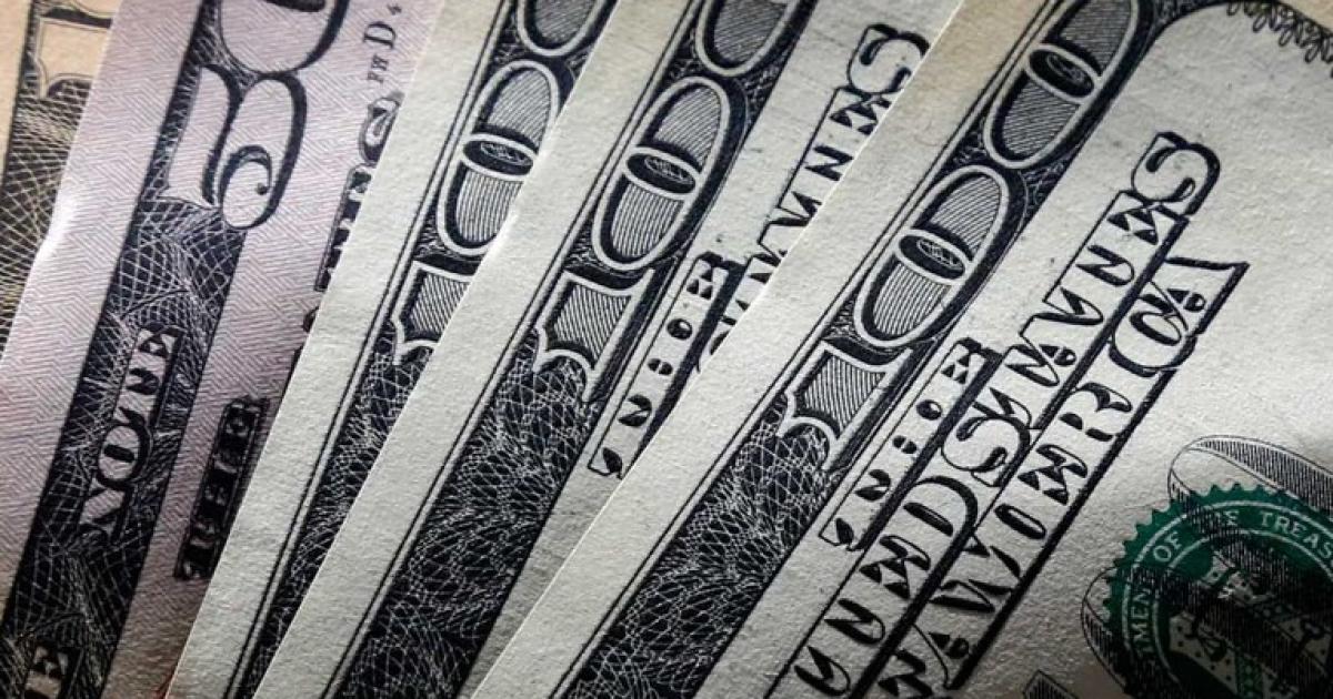 El dólar mayorista bajó 3 y el minorista se mantuvo estable este jueves