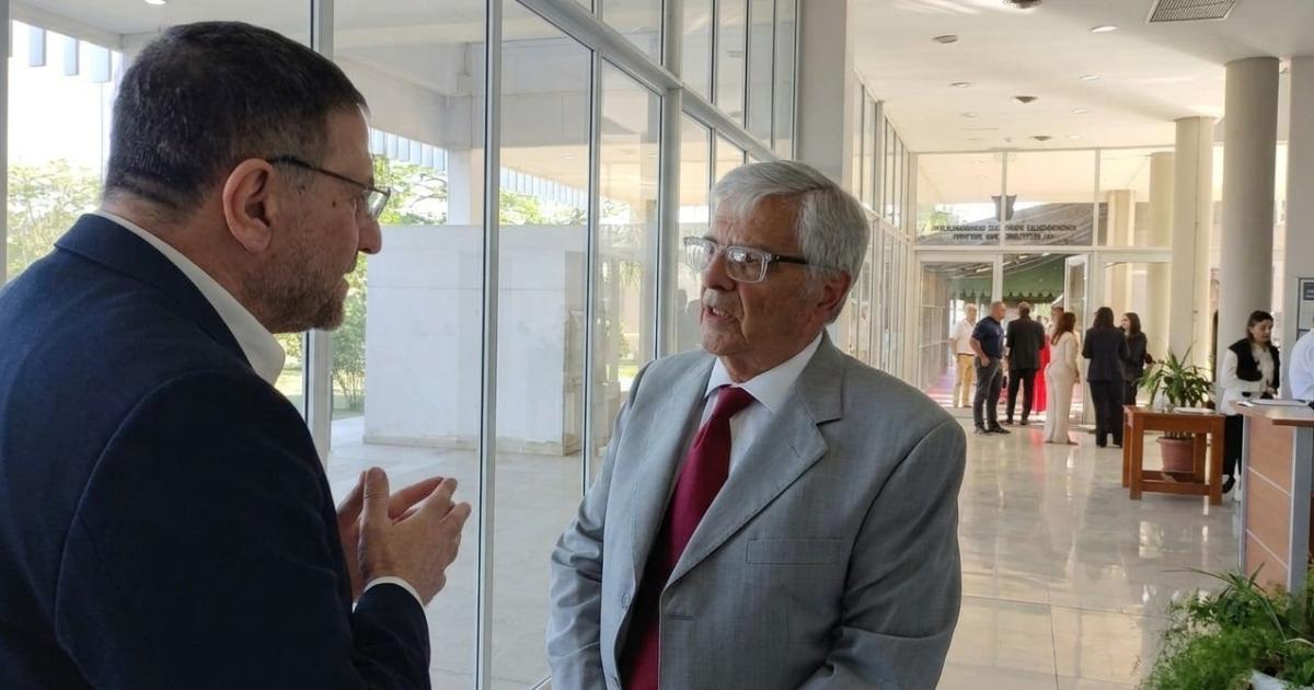 Justo Cresencio Molina Areal- La política es el arte de servir a la gente