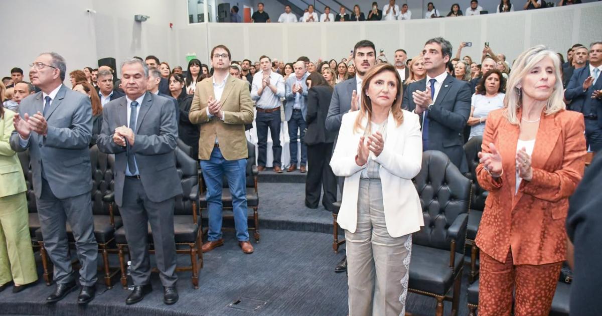 Norma Fuentes acompantildeoacute la asuncioacuten de autoridades en el Concejo Deliberante