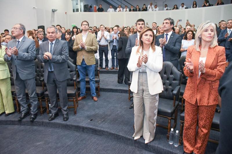 Norma Fuentes acompantildeoacute la asuncioacuten de autoridades en el Concejo Deliberante