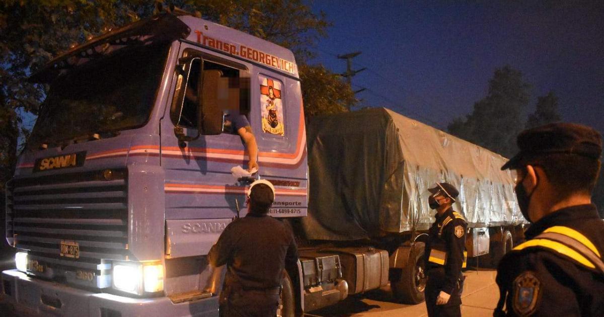 OPERATIVO Tras el alerta de la víctima la policía rastrilló la zona