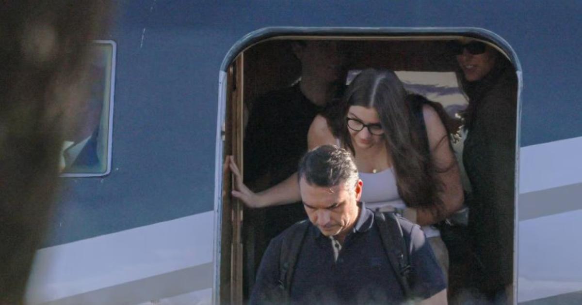 FlÃvio Bolsonaro llegó a Miami en un avión privado que despegó desde Puerto Iguazà (Foto- Eva Marie Uzcategui Reuters)