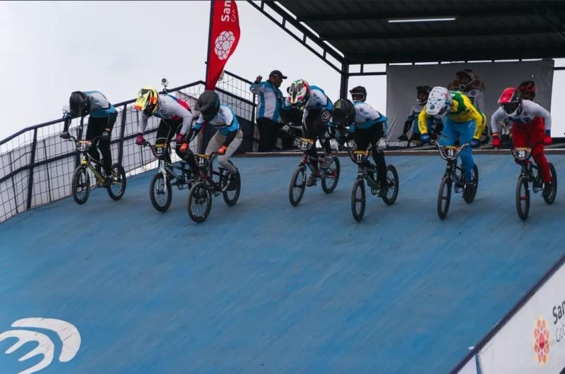 IMPRESIONANTE Los dos jóvenes santiagueños superaron varias adversidades y se subieron al podio
